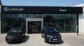 SZEGEDEN NYÍTOTT ÚJ, EURÓPAI SZÍNVONALÚ BEMUTATÓTERMET A LEXUS